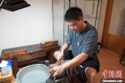 四平成都“90后”小伙“十年磨一剑”：从爱好者到守艺人 传播中国文化
